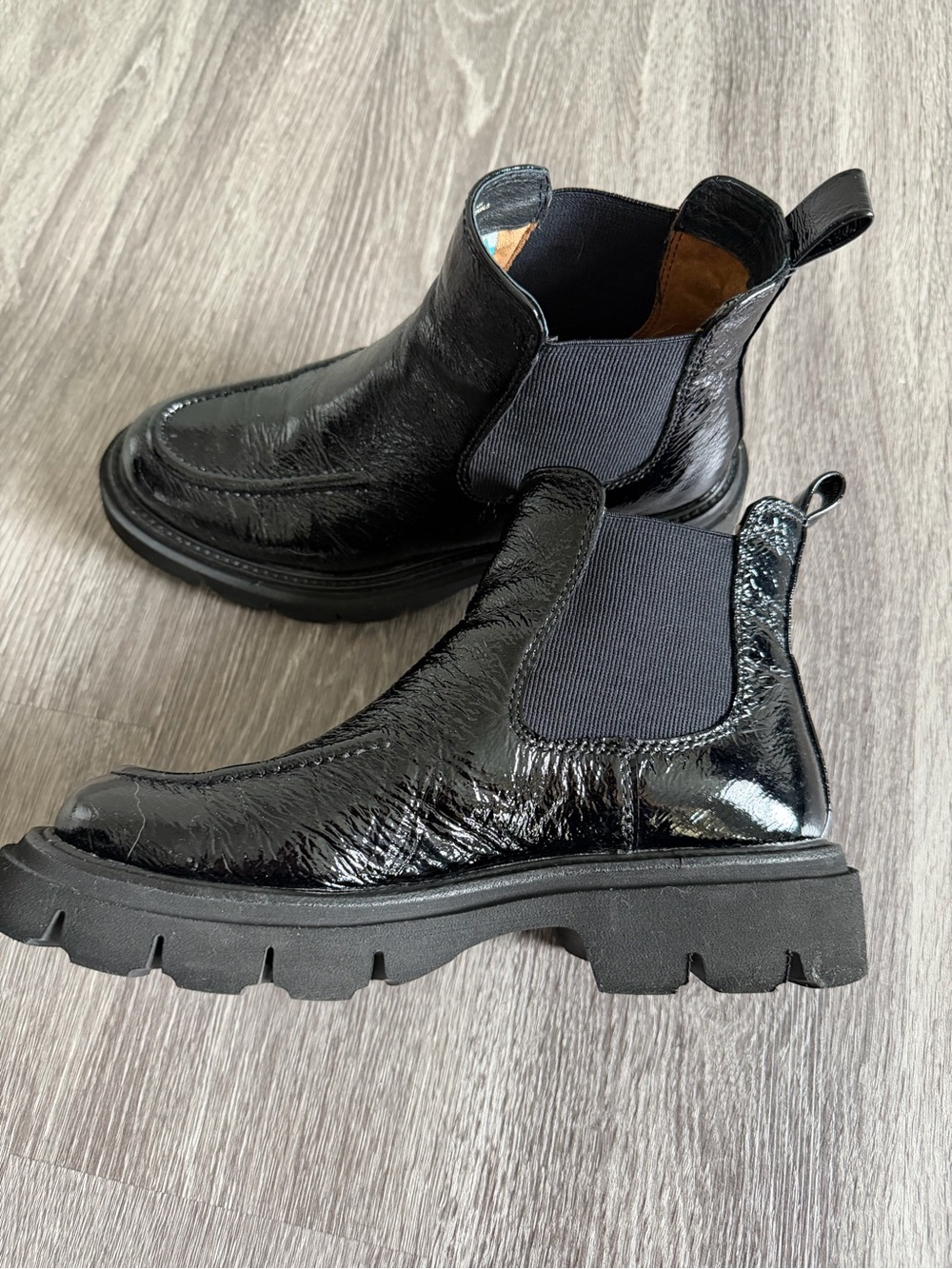 Sofft Black Patent Chelsea Boots Classic Pull-On Style